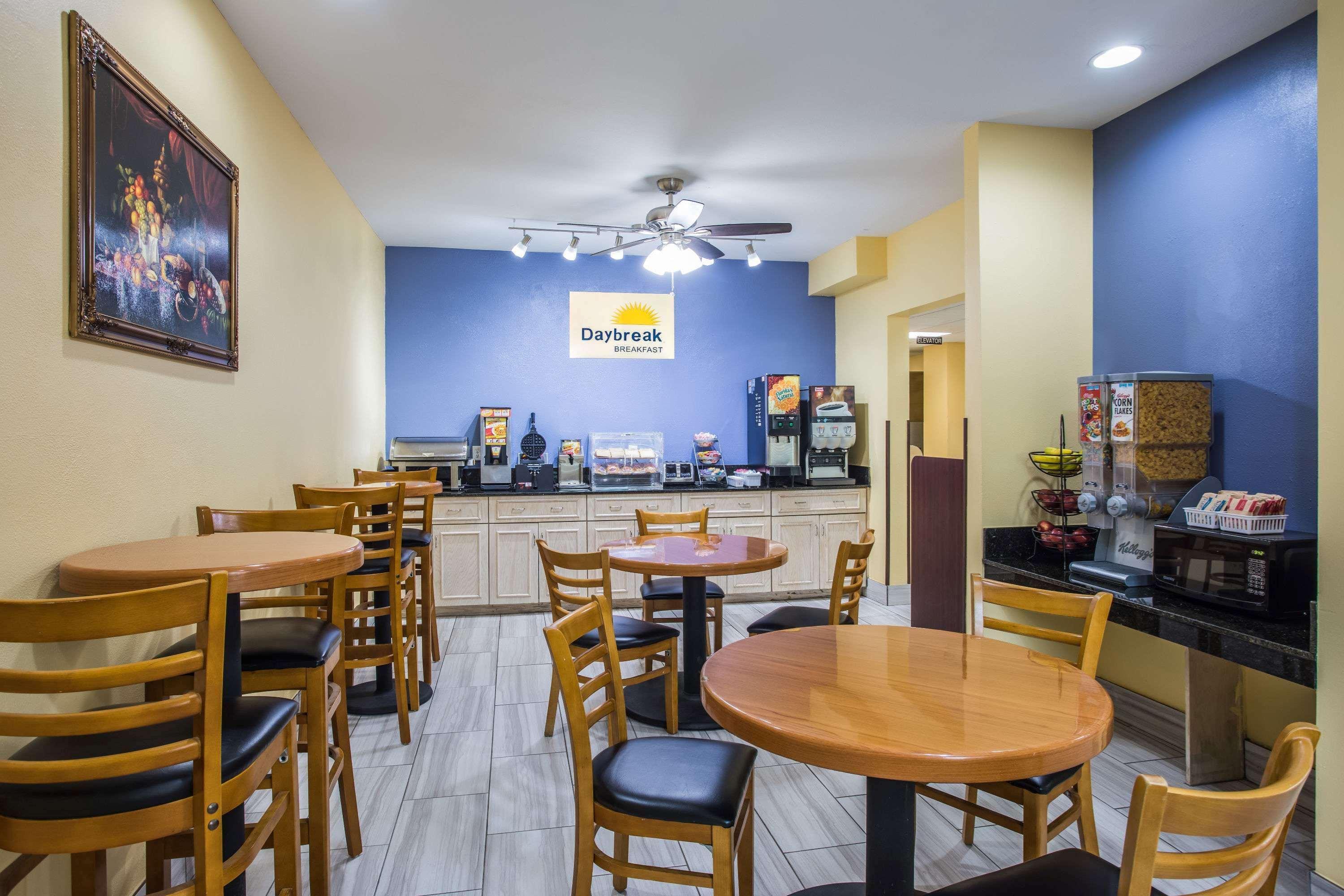 Days Inn & Suites By Wyndham Augusta Near Fort Eisenhower Eksteriør bilde