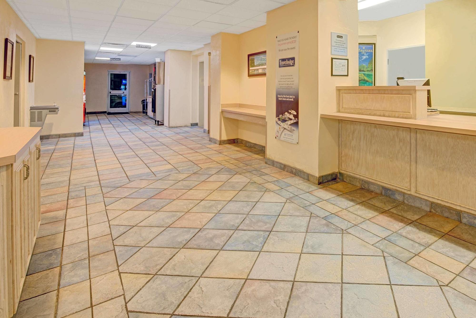 Days Inn & Suites By Wyndham Augusta Near Fort Eisenhower Eksteriør bilde