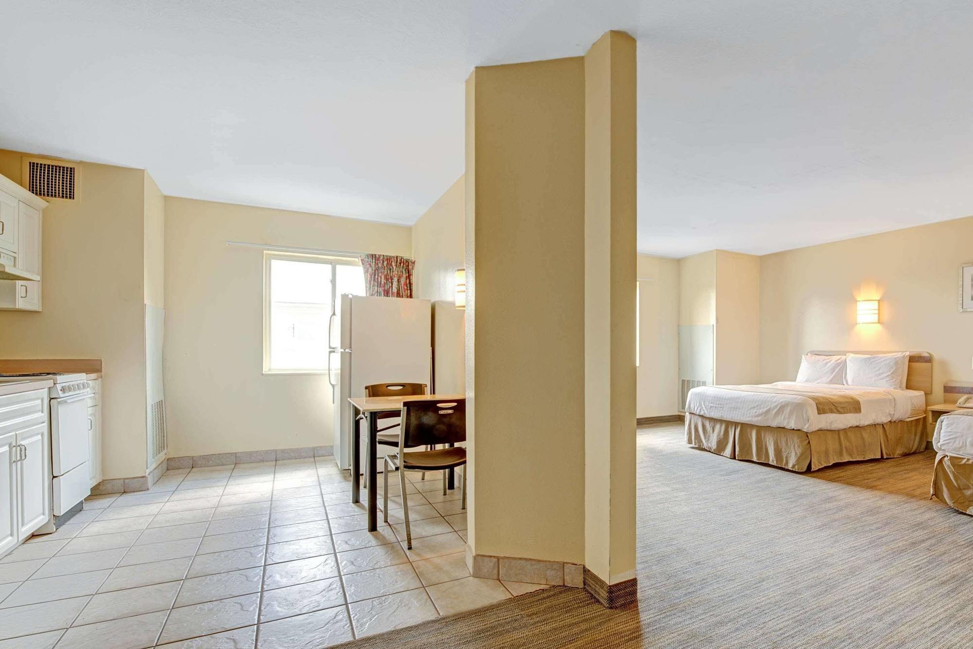 Days Inn & Suites By Wyndham Augusta Near Fort Eisenhower Eksteriør bilde