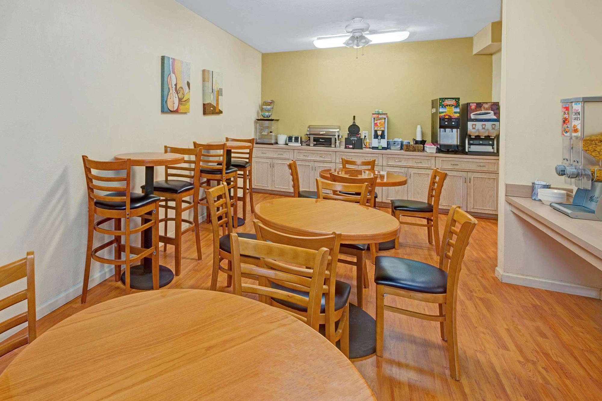 Days Inn & Suites By Wyndham Augusta Near Fort Eisenhower Eksteriør bilde