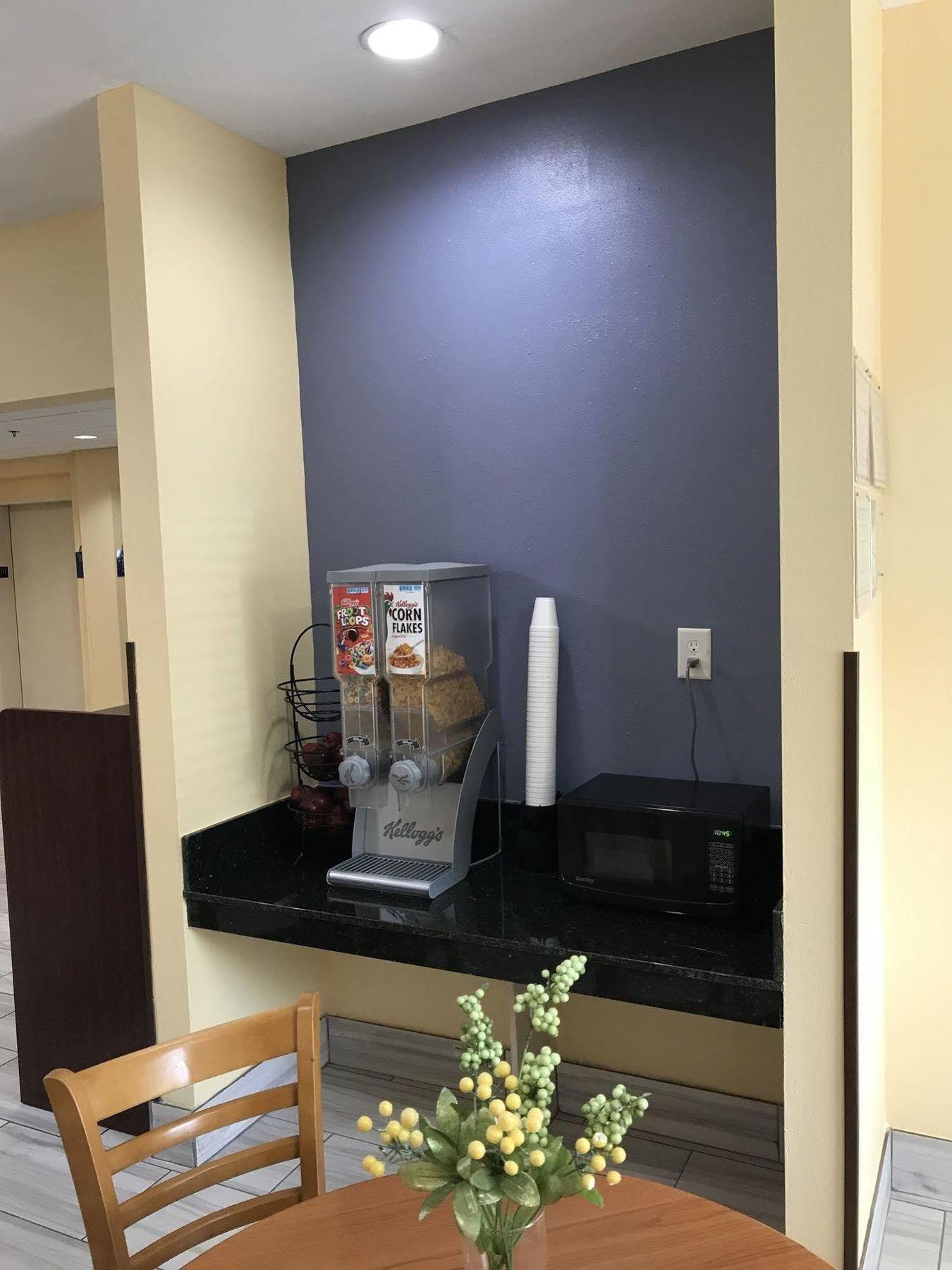 Days Inn & Suites By Wyndham Augusta Near Fort Eisenhower Eksteriør bilde