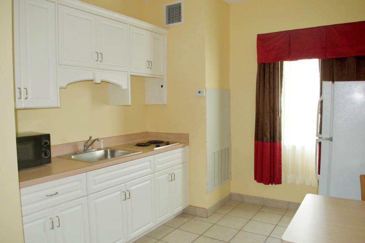 Days Inn & Suites By Wyndham Augusta Near Fort Eisenhower Eksteriør bilde